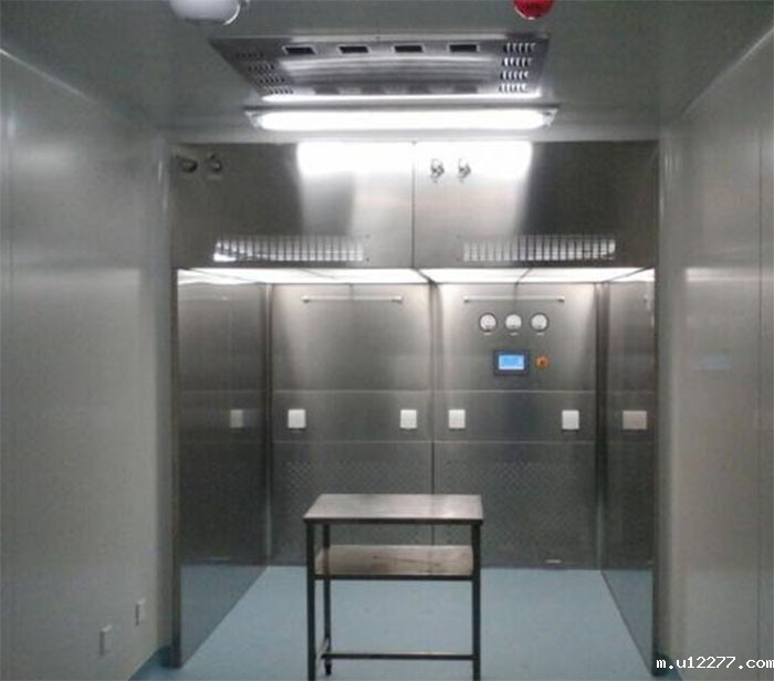 负压称量房由工作区、回风箱体、风机箱体、出风箱体、外箱体、由初效过滤器+送风高效过滤器、排风高效过滤器、可变风量风机组、PLC控制系统和传感系统等几大部件组成。 负压称量房由工作区、回风箱体、风机箱体、出风箱体、外箱体、由初效过滤器+送风高效过滤器、排风高效过滤器、可变风量风机组、PLC控制系统和传感系统等几大部件组成。